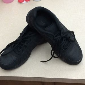 SafeStep Women’s sneaker (Black).